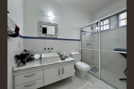 Casa à venda com 150m², 3 quartos e 8 vagas Casa à venda com 150m², 3 quartos e 8 vagasBanheiro Suíte 2