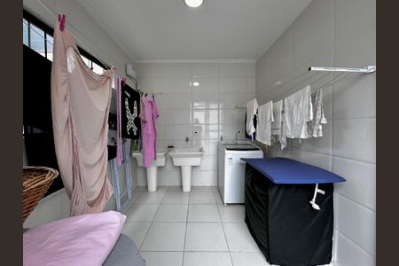Casa à venda com 150m², 3 quartos e 8 vagas Casa à venda com 150m², 3 quartos e 8 vagasÁrea de Serviço