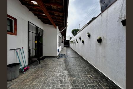 Casa à venda com 150m², 3 quartos e 8 vagas Casa à venda com 150m², 3 quartos e 8 vagasQuintal Lateral
