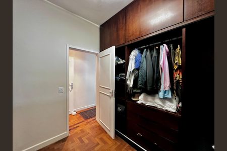 Casa à venda com 150m², 3 quartos e 8 vagas Casa à venda com 150m², 3 quartos e 8 vagasCloset Suíte 3