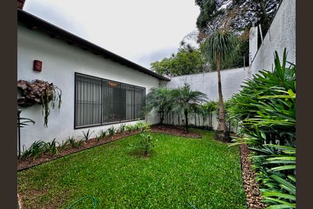 Casa à venda com 150m², 3 quartos e 8 vagas Casa à venda com 150m², 3 quartos e 8 vagasJardim Frente