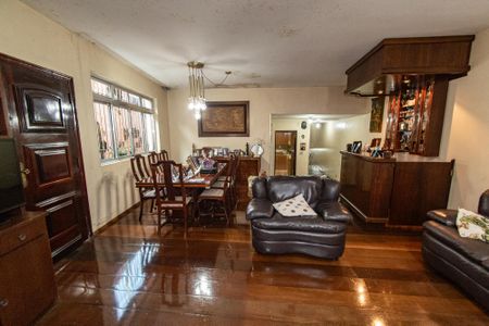 Casa à venda com 298m², 3 quartos e 3 vagas Casa à venda com 298m², 3 quartos e 3 vagasSala