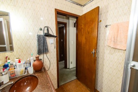 Casa à venda com 298m², 3 quartos e 3 vagas Casa à venda com 298m², 3 quartos e 3 vagasBanheiro da suíte