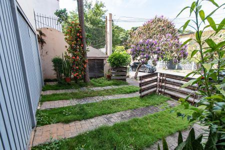 Casa à venda com 298m², 3 quartos e 3 vagas Casa à venda com 298m², 3 quartos e 3 vagasFrente/jardim