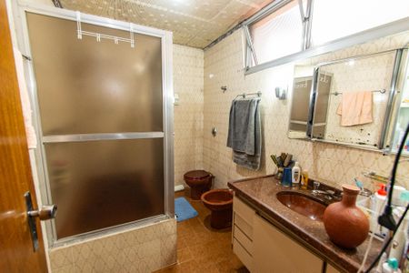 Casa à venda com 298m², 3 quartos e 3 vagas Casa à venda com 298m², 3 quartos e 3 vagasBanheiro da suíte