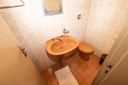 Casa à venda com 298m², 3 quartos e 3 vagas Casa à venda com 298m², 3 quartos e 3 vagasBanheiro de serviço 2