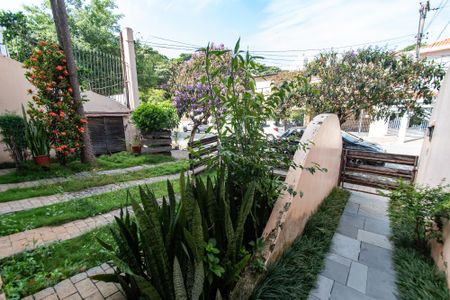 Casa à venda com 298m², 3 quartos e 3 vagas Casa à venda com 298m², 3 quartos e 3 vagasFrente/jardim