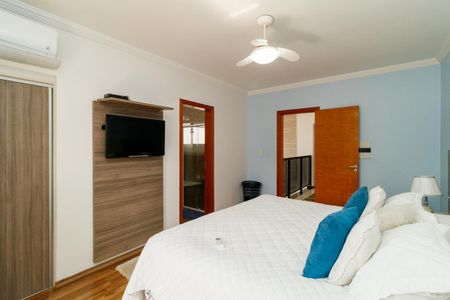 Casa à venda com 300m², 4 quartos e 6 vagasSuíte 2