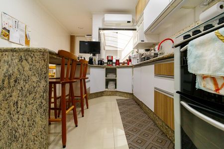 Casa à venda com 300m², 4 quartos e 6 vagasCozinha