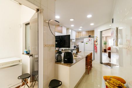 Casa à venda com 300m², 4 quartos e 6 vagasCozinha