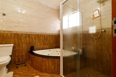 Casa à venda com 300m², 4 quartos e 6 vagasBanheiro da Suíte 1