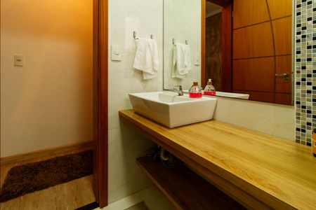 Casa à venda com 300m², 4 quartos e 6 vagasLavabo