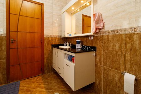 Casa à venda com 300m², 4 quartos e 6 vagasBanheiro da Suíte 