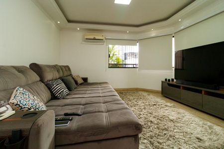 Casa à venda com 300m², 4 quartos e 6 vagasSala