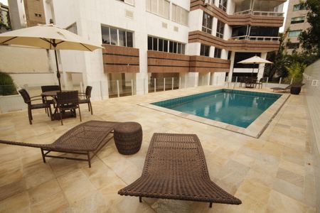 Apartamento à venda com 534m², 5 quartos e 6 vagasÁrea comum - Piscina