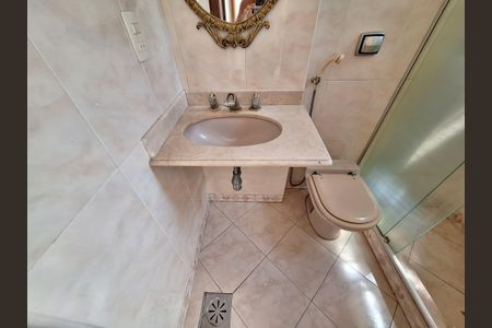 Apartamento à venda com 137m², 2 quartos e 1 vaga Apartamento à venda com 137m², 2 quartos e 1 vagaBanheiro de serviço