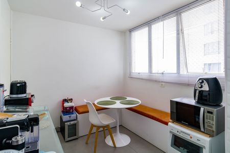 Apartamento à venda com 160m², 4 quartos e 2 vagas Apartamento à venda com 160m², 4 quartos e 2 vagasCopa