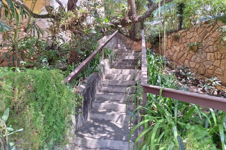 Casa de condomínio à venda com 227m², 4 quartos e 2 vagasQuintal