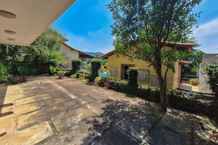 Casa de condomínio à venda com 227m², 4 quartos e 2 vagasQuintal