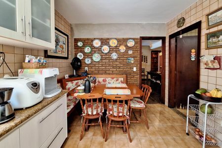 Casa de condomínio à venda com 227m², 4 quartos e 2 vagasCozinha