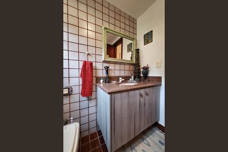 Casa de condomínio à venda com 227m², 4 quartos e 2 vagasLavabo