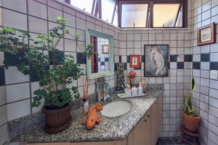 Casa de condomínio à venda com 227m², 4 quartos e 2 vagasBanheiro 1