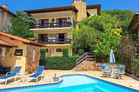 Casa de condomínio à venda com 227m², 4 quartos e 2 vagasQuintal