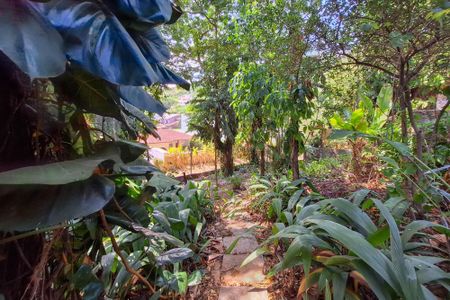 Casa de condomínio à venda com 227m², 4 quartos e 2 vagasQuintal