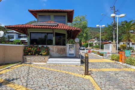 Casa de condomínio à venda com 227m², 4 quartos e 2 vagasFachada e portaria