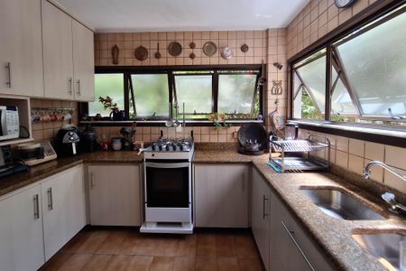 Casa de condomínio à venda com 227m², 4 quartos e 2 vagasCozinha