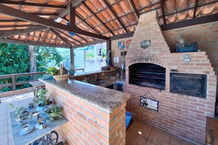 Casa de condomínio à venda com 227m², 4 quartos e 2 vagasQuintal