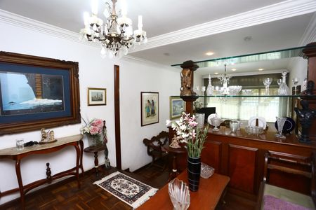 Casa à venda com 220m², 3 quartos e 2 vagas Casa à venda com 220m², 3 quartos e 2 vagasSala