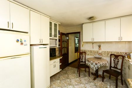 Casa à venda com 220m², 3 quartos e 2 vagas Casa à venda com 220m², 3 quartos e 2 vagasCozinha