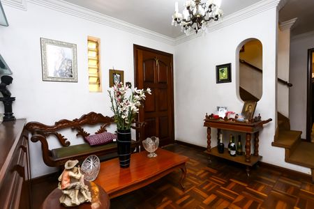 Casa à venda com 220m², 3 quartos e 2 vagas Casa à venda com 220m², 3 quartos e 2 vagasSala