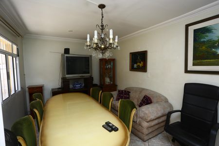 Casa à venda com 220m², 3 quartos e 2 vagas Casa à venda com 220m², 3 quartos e 2 vagasSala de Jantar