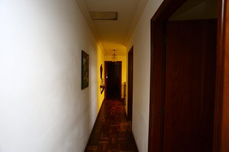 Casa à venda com 220m², 3 quartos e 2 vagas Casa à venda com 220m², 3 quartos e 2 vagasCorredor