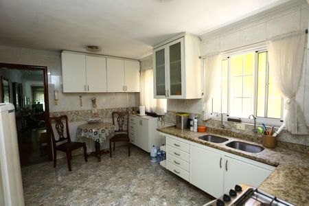 Casa à venda com 220m², 3 quartos e 2 vagas Casa à venda com 220m², 3 quartos e 2 vagasCozinha