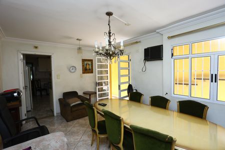 Casa à venda com 220m², 3 quartos e 2 vagas Casa à venda com 220m², 3 quartos e 2 vagasSala de Jantar