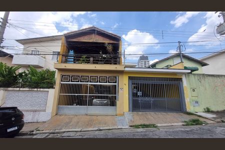 Casa à venda com 220m², 3 quartos e 2 vagas Casa à venda com 220m², 3 quartos e 2 vagasFachada