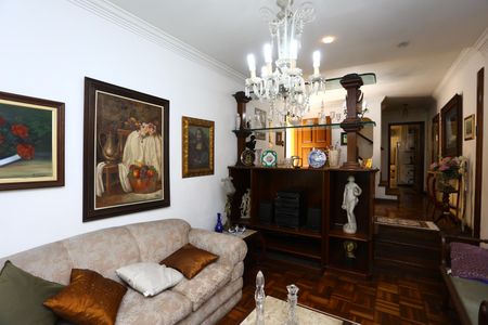 Casa à venda com 220m², 3 quartos e 2 vagas Casa à venda com 220m², 3 quartos e 2 vagasSala