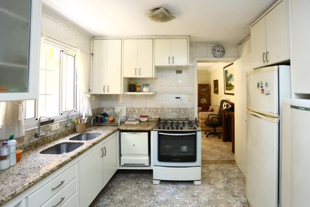 Casa à venda com 220m², 3 quartos e 2 vagas Casa à venda com 220m², 3 quartos e 2 vagasCozinha