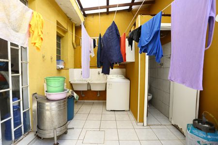 Casa à venda com 220m², 3 quartos e 2 vagas Casa à venda com 220m², 3 quartos e 2 vagasÁrea de Serviço