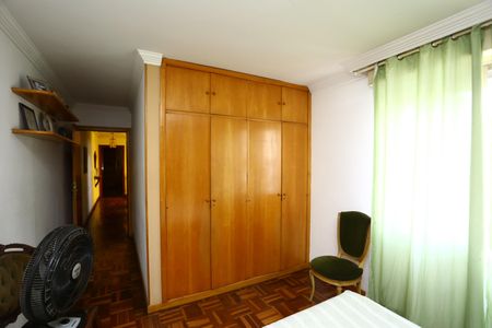 Casa à venda com 220m², 3 quartos e 2 vagas Casa à venda com 220m², 3 quartos e 2 vagasQuarto 2