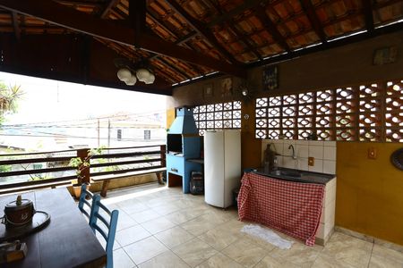 Casa à venda com 220m², 3 quartos e 2 vagas Casa à venda com 220m², 3 quartos e 2 vagasÁrea comum - Churrasqueira