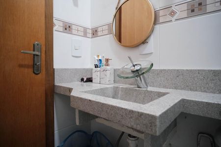 Casa à venda com 120m², 3 quartos e 4 vagasBanheiro Social