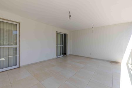 Apartamento à venda com 110m², 3 quartos e 2 vagas Apartamento à venda com 110m², 3 quartos e 2 vagasVaranda