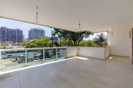 Apartamento à venda com 110m², 3 quartos e 2 vagas Apartamento à venda com 110m², 3 quartos e 2 vagasVaranda