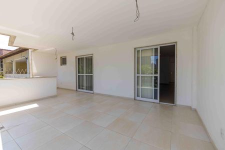 Apartamento à venda com 110m², 3 quartos e 2 vagas Apartamento à venda com 110m², 3 quartos e 2 vagasVaranda