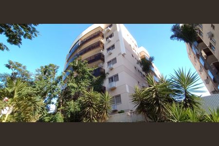 Apartamento à venda com 94m², 3 quartos e 1 vaga Apartamento à venda com 94m², 3 quartos e 1 vagaFachada