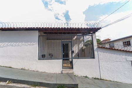 Casa à venda com 120m², 4 quartos e 2 vagasFachada